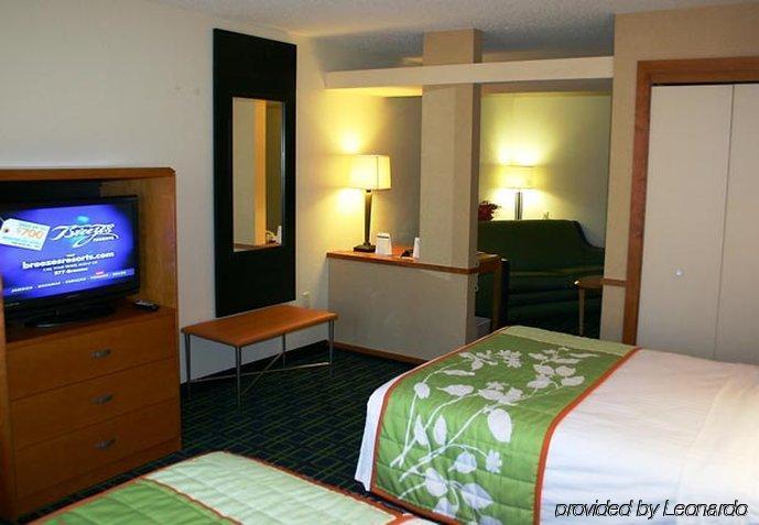 Fairfield Inn & Suites Cleveland Avon Ruang foto